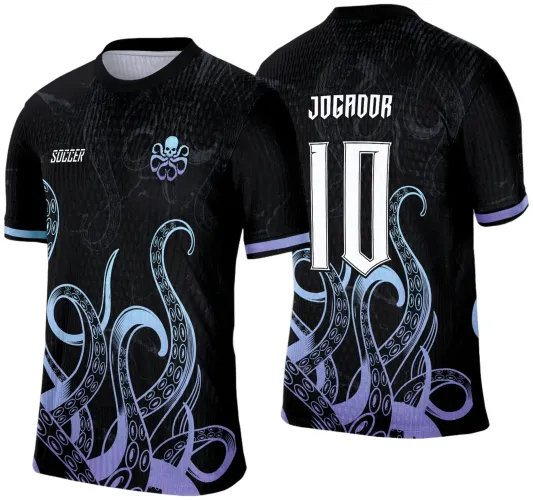 Camisa preta com estampa de polvo azul e roxo na frente e nas costas, frente com mascote caveira-polvo e texto SOCCER, costas com número 10 e JOGADOR em branco.