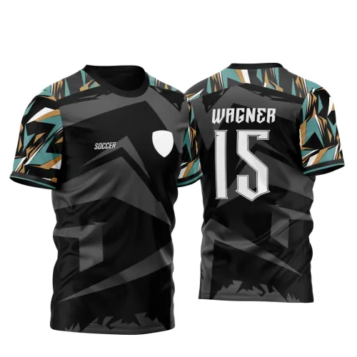 Camisa preta com arte geométrica cinza na frente, mangas com padrão verde água, branco e dourado. Frente traz brasão branco e texto SOCCER. Costas apresentam nome WAGNER e número 15 em branco.