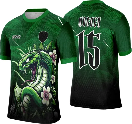 Camisa verde com degradê para preto, serpente verde agressiva na frente com flores brancas, texto SOCCER e escudo preto, costas exibem número 15 em branco e texto VACER em fonte gótica, gola e mangas verdes.