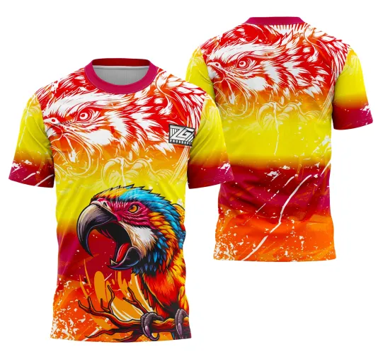 Camisa com logo no peito e estampa grande nas costas apresentando uma arara colorida com detalhes vibrantes, perfeita para eventos escolares com design único e chamativo.