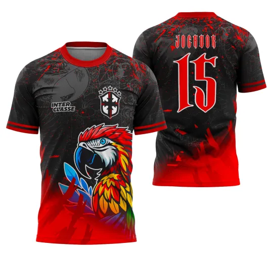 Camisa com logo no peito e estampa grande nas costas mostrando uma arara vibrante com cores escolares, ideal para eventos escolares e competições entre turmas.