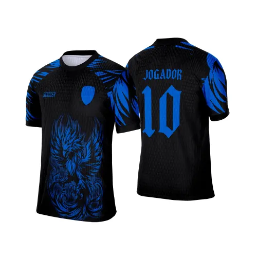 Camisa com logo no peito e estampa grande nas costas que representa uma fênix vibrante, cheia de energia e cores intensas, ideal para eventos escolares e confraternizações.