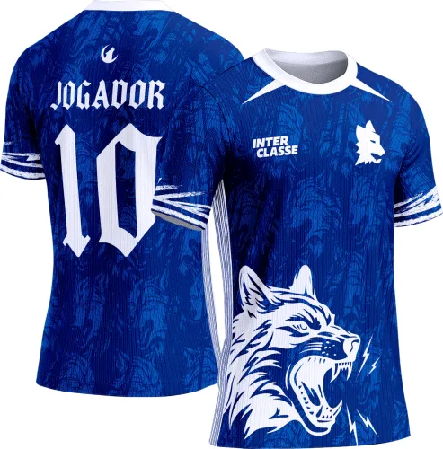 Camisa com logo no peito e estampa grande nas costas destacando o tema Lobo Escolar com design marcante e cores vibrantes, perfeita para eventos interclasses e uso escolar.