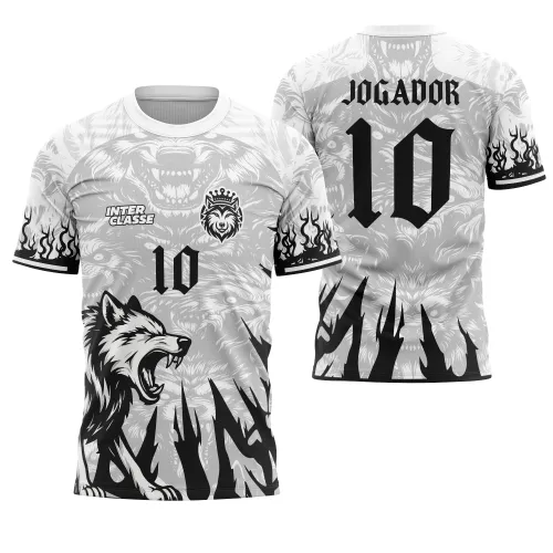 Foto da camisa com logo no peito em destaque e estampa grande nas costas mostrando um lobo estilizado, com cores vibrantes e design moderno que transmite força e união escolar.