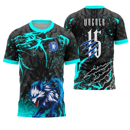 Camisa escolar com logo no peito e estampa grande nas costas mostrando um lobo estilizado, perfeita para eventos interclasse ou atividades escolares com tema animal.