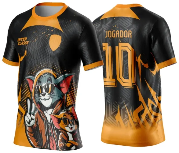 Camisa preta com detalhes laranja, frente apresenta Tom e Jerry usando óculos escuros e jaquetas laranja, texto INTER CLASSE no peito. Costas com nome JOGADOR e número 10 em destaque em laranja sobre fundo preto com degradê para laranja.