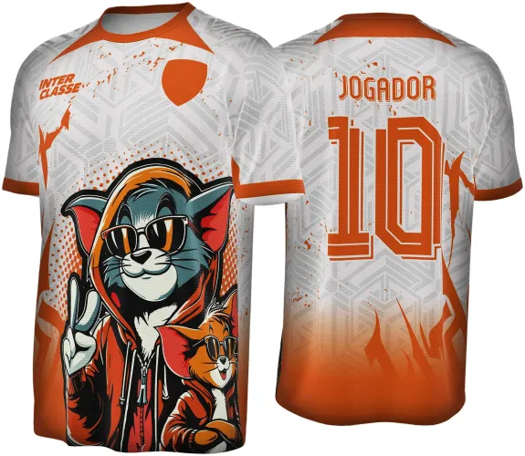Camisa branca com degradê laranja e estampa frontal de Tom e Jerry usando óculos escuros e capuz laranja, texto INTER CLASSE no peito. Costas com número 10 laranja e texto JOGADOR, fundo com padrão geométrico cinza.