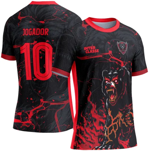 Camisa preta com gola e punhos vermelhos. Frente exibe urso feroz e detalhes em fogo vermelho e laranja, texto INTER CLASSE em vermelho. Costas mostram número 10 grande vermelho e palavra JOGADOR acima.