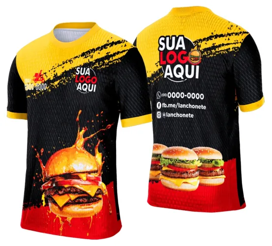 Camisa branca com logo no peito, apresentando uma estampa grande nas costas com design exclusivo inspirado em lanchonete e hamburgueria, em estilo moderno e vibrante, perfeita para quem valoriza identidade visual marcante.