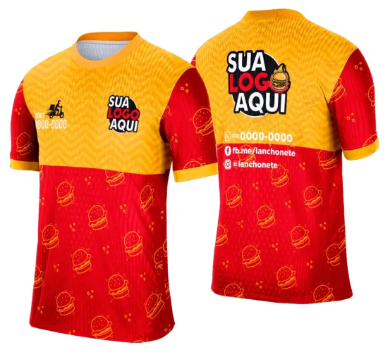 Camisa com logo no peito e estampa grande nas costas mostrando tema divertido de lanchonete e hambúrguer, com cores vibrantes e design que destaca o estilo casual e despojado.