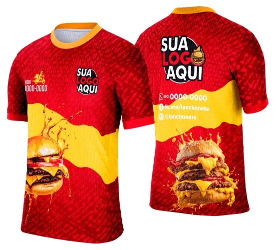 Camisa com logo no peito que remete ao universo de lanches, acompanhada de estampa grande nas costas com elementos do tema hamburgueria em cores vibrantes e design moderno.
