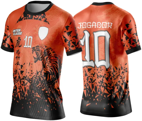 Camisa laranja com degradê preto e estampa de tigre rugindo na frente, texto INTER CLASSE, número 10 e símbolos asiáticos. Nas costas, número 10 grande e texto JOGADOR. Mangas e parte inferior apresentam padrão de triângulos pretos.