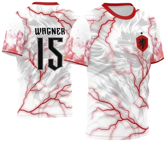 Camisa branca com gola e mangas vermelhas, escudo de leão vermelho e preto na frente, linhas cinzas estilo crina e raios vermelhos em toda a estampa, nome WAGNER e número 15 em preto nas costas, efeito de leão ao fundo.