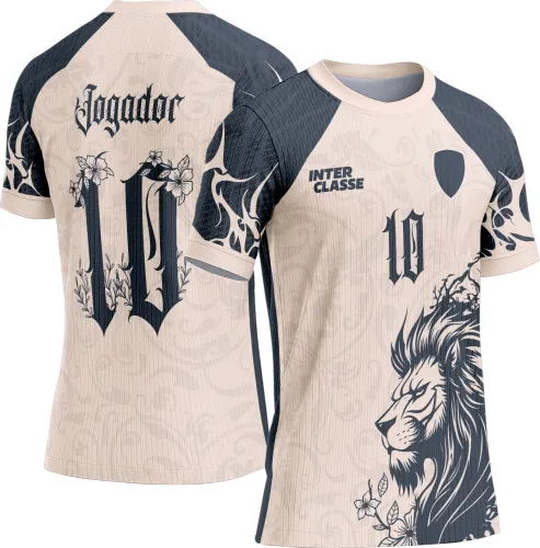 Camisa bege com mangas cinza e detalhes ornamentais. Frente exibe leão ornamental com flores, texto INTER CLASSE e número 10. Costas têm palavra Jogador em gótico acima do número 10 com ornamentos florais.