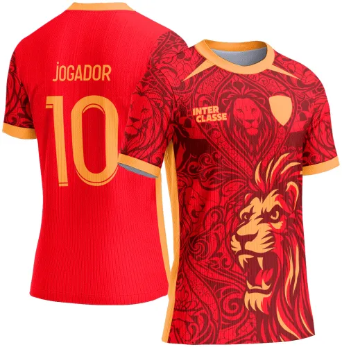 Camisa vermelha com detalhes laranja mostrando um leão rugindo na frente, texto INTER CLASSE e escudo laranja; atrás o número 10 e nome JOGADOR em laranja sobre fundo vermelho liso.
