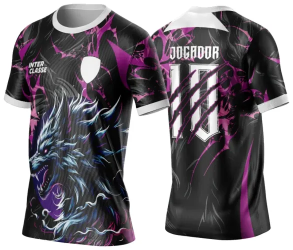 Camisa preta com manga preta e detalhes brancos, lobo branco e azul em destaque agressivo na frente. Costas com número 10 branco sobre marcações em magenta e texto JOGADOR branco no alto.