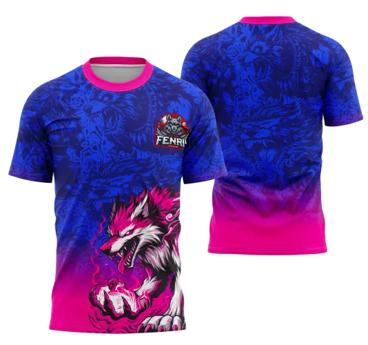 Camisa azul e rosa com gola rosa, lobo Fenrir branco e rosa segurando fogo na frente, escudo Team Fenrir no peito e lobo rugindo em azul nas costas com degradê marcante.