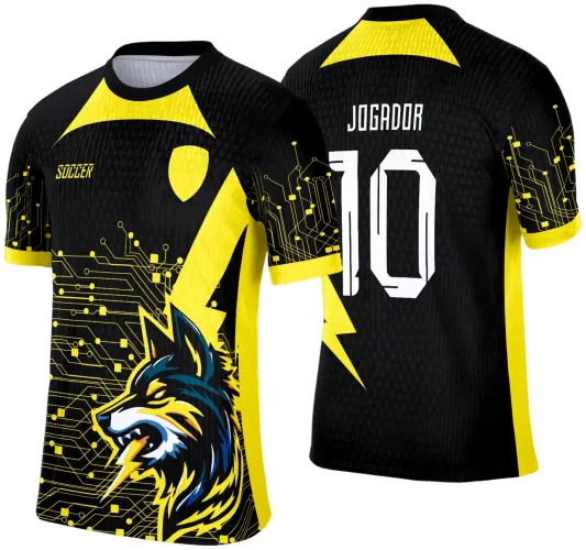 Camisa preta e amarela com figura de lobo com raio na boca na frente, detalhes de circuito eletrônico amarelos nas mangas e frente, texto 'SOCCER' amarelo. Costas pretas com texto branco JOGADOR e número 10, faixa amarela no topo.