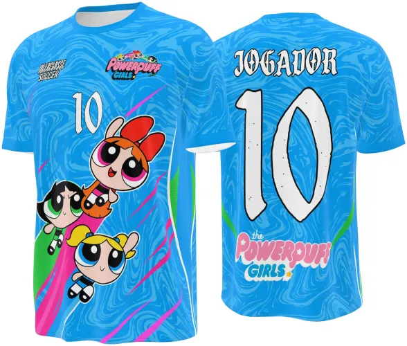 Camisa azul com efeito marmorizado, frente com personagens das Meninas Superpoderosas, número 10, textos POWERPUFF GIRLS e INTERCLASSE SOCCER; costas com número 10 grande, nome JOGADOR e logo the POWERPUFF GIRLS.