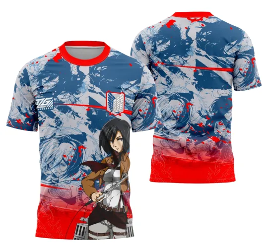 Camisa com figura de Mikasa Ackerman em uniforme marrom na frente, fundo azul e cinza com manchas vermelhas e escudo com asas. Costas apresentam múltiplos rostos da personagem em azul claro sobre fundo degradê vermelho e azul.