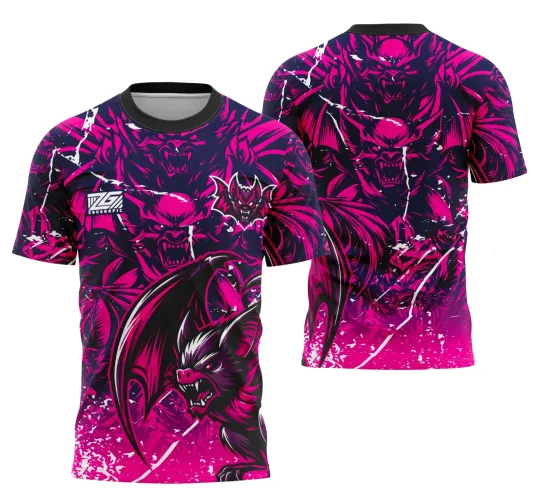 Camisa com estampa frontal de morcego monstruoso em tons de rosa e roxo, asas abertas, texto INTER CLASSE e número 05; costas com grandes morcegos agressivos e detalhes brancos em fundo degradê rosa para roxo.