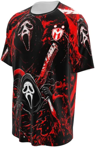Camisa preta e vermelha com estampa de terror, máscara e foice, frente e costas
