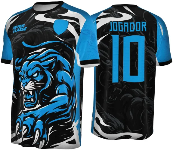 Camisa preta com azul e branco com um mascote pantera azul feroz com garras na frente e texto INTER CLASSE, nas costas número 10 e texto JOGADOR, detalhes em linhas brancas e mangas azul com acabamento preto.