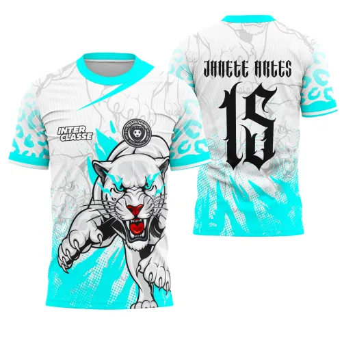 Camisa branca com pantera branca em pose de ataque na frente, com olhos e detalhes turquesa, e padrões de onça turquesa nas mangas. Costas com número 16 e texto JANETE ARTES em preto, fundo branco com degradê turquesa.