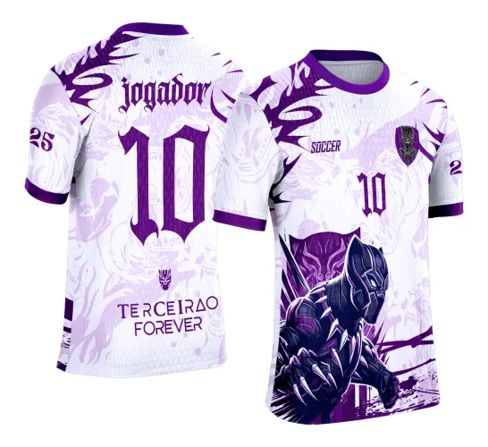 Camisa branca com detalhes roxos, frente com pantera negra em pose de ataque, escudo de pantera no peito, texto 'SOCCER' e número 10; costas com número 10, nome 'JOGADOR' e frase 'TERCEIRÃO FOREVER' em roxo.