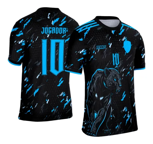 Camisa preta com detalhes azuis, frente exibe pantera negra em ataque e número 10 com escudo azul, costas têm número 10 azul grande e texto JOGADOR em cima destacando o tema esportivo.