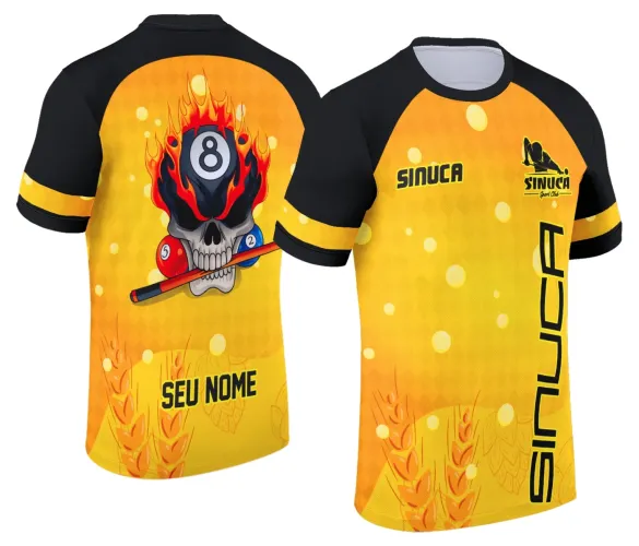 Camisa com logo no peito e estampa grande nas costas, apresentando design moderno e exclusivo inspirado no universo da sinuca, perfeita para fãs do bilhar que buscam estilo e originalidade.