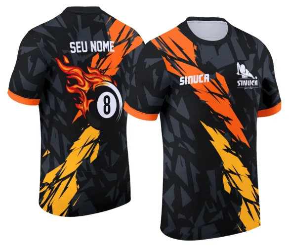 Camisa com logo no peito e estampa grande nas costas, trazendo design inspirado no universo da sinuca com estilo moderno e marcante, perfeita para fãs do bilhar que buscam algo diferenciado.