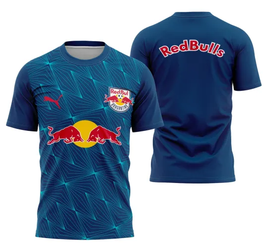 Camisa azul escura com padrão geométrico azul claro na frente, logo Red Bull Bragantino no peito esquerdo, emblema central em amarelo e vermelho, marca Puma em vermelho no ombro. Costas azuis com o texto 'Red Bulls' em vermelho e branco no alto.