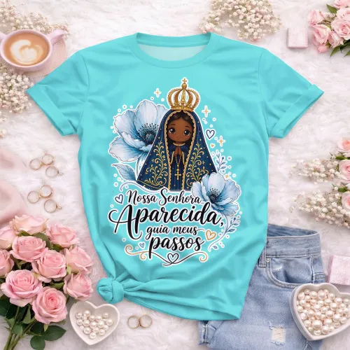 Camisa feminina religiosa com Nossa Senhora Aparecida, flores e corações delicados