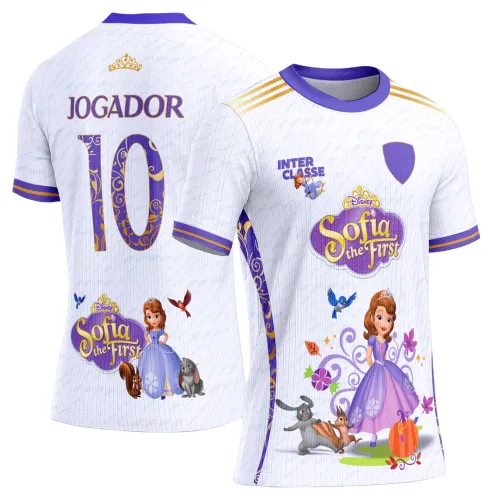 Camisa branca com gola roxa e listras douradas nos ombros, mostrando Sofia The First com animais e logo na frente, e nas costas número 10 com detalhes dourados, palavra JOGADOR e coroa dourada no topo