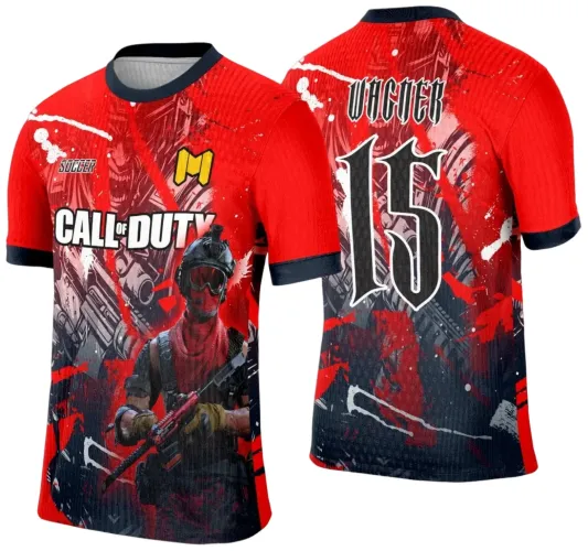 Camisa vermelha estilo interclasse com soldado armado na frente, texto CALL OF DUTY e logo amarelo M no peito. Nas costas, número 15 grande com nome VACTER em fonte gótica, fundo vermelho e preto com detalhes em branco.
