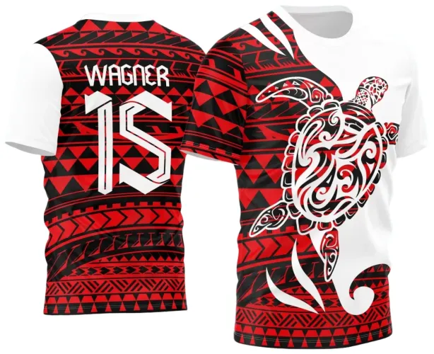 Camisa com arte tribal em vermelho e preto. Na frente, tartaruga tribal branca com detalhes negros e vermelhos, fundo branco e tribal. Nas costas, padrão tribal vermelho e preto com nome WAGNER e número 15 em branco.