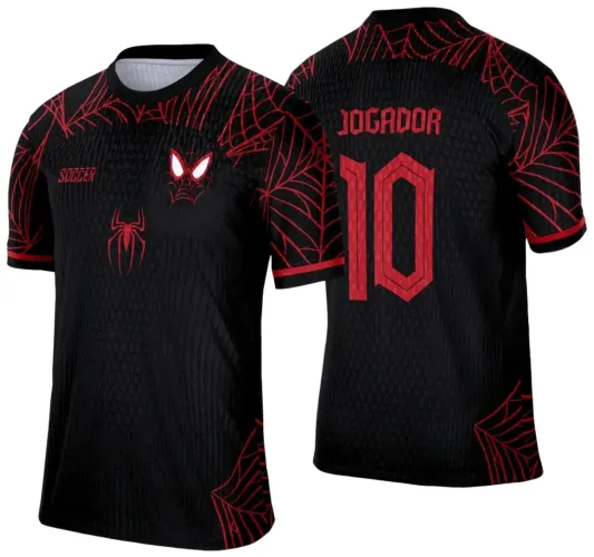 Camisa preta com estampa de teias de aranha vermelhas na frente e costas, rosto estilizado de aranha e olhos brancos na frente, texto 'SOCCER' no peito, e nas costas o nome 'JOGADOR' com o número '10' em vermelho.
