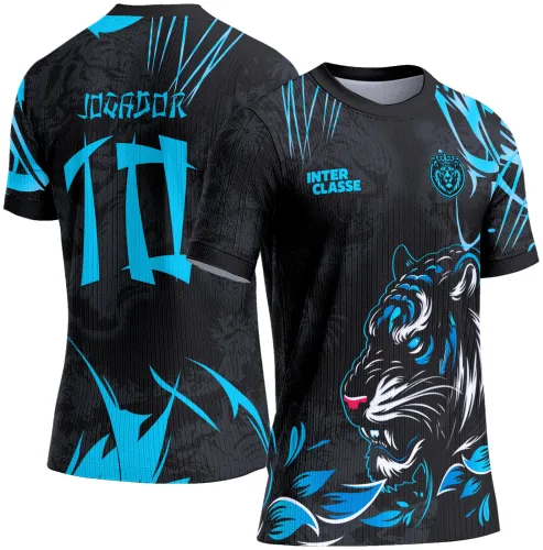 Camisa preta de interclasse com grande tigre em perfil direito e detalhes azuis, branco e rosa na frente, escudo de leão azul no peito direito e texto INTER CLASSE. Nas costas, número 10 e palavra JOGADOR em azul com detalhes gráficos.