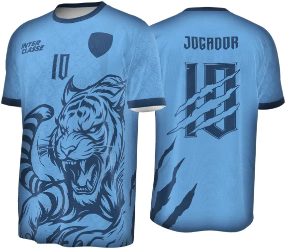 Camisa azul claro com estampa de tigre rugindo em azul escuro na frente, com texto INTER CLASSE e número 10. Costas exibem texto JOGADOR e número 10 com garras rasgando, gola e punhos escuros.