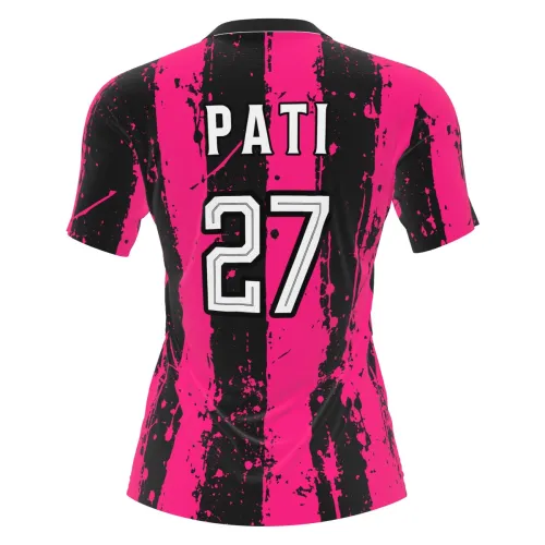 Camisa feminina com listras verticais pink e pretas em efeito splash, escudo de leão na frente e nome personalizado nas costas, cobrindo toda a peça, incluindo mangas e gola.