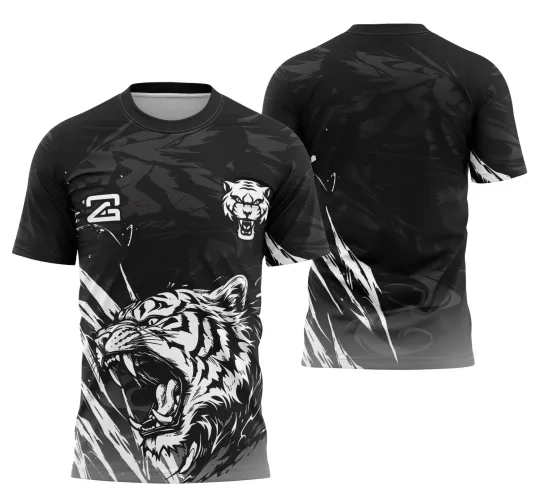 Camisa preta com degradê cinza e dois tigres brancos: um grande e rosnando na frente e outro menor no peito direito. Nas costas, detalhes em branco sobre fundo preto com degradê cinza na parte inferior.