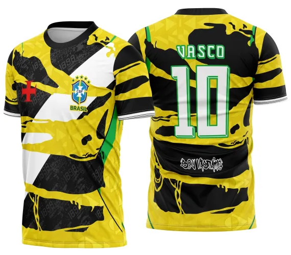 Camisa com logo no peito e estampa grande nas costas, predominando preto e branco, estilo torcedor clássico da Copa Brasil, com design moderno e elegante que destaca a paixão pelo futebol.