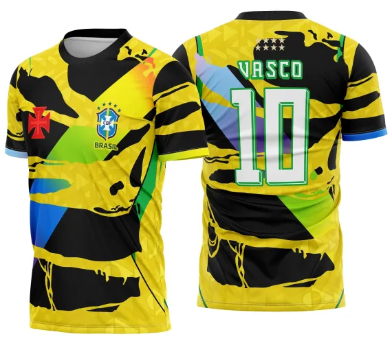 Camisa com logo no peito e estampa grande nas costas, em preto e branco, estilo torcida Copa Brasil, visual impactante e clássico que destaca a paixão pelo futebol.