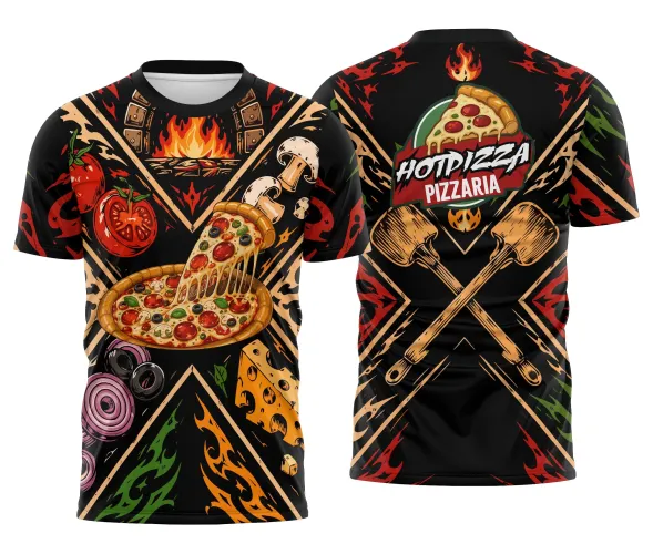Camisa preta com logo no peito e estampa grande nas costas mostrando chamas e pás cruzadas com ingredientes da pizza em destaque, perfeita para quem trabalha em pizzaria.