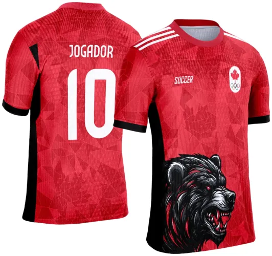 Camisa vermelha com padrão geométrico, urso feroz preto com detalhes vermelhos na frente, escudo com folha de bordo e anéis olímpicos, texto SOCCER no peito, nome JOGADOR e número 10 nas costas, detalhes pretos nas laterais e mangas.