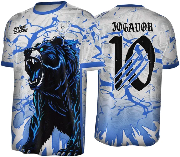 Camisa com urso rugindo em tons de azul e preto na frente, nome INTER CLASSE e escudo no peito, costas têm número 10 riscado por garras azuis com texto JOGADOR acima, fundo branco com detalhes em azul e raios