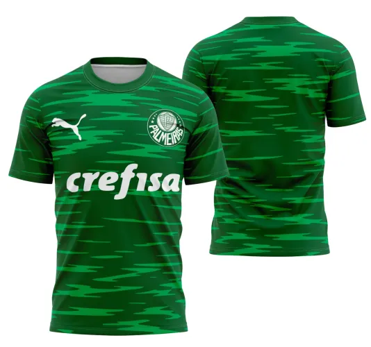 Camisa esportiva verde com estampa camuflada em tons variados de verde, com escudo do Palmeiras e logo Puma na parte frontal, além da palavra 'crefisa' em branco na frente. Costas totalmente camufladas sem textos.