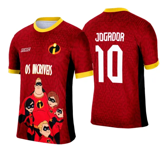 Camisa vermelha com detalhes pretos e amarelos. Na frente, grupo dos personagens dos Incríveis com texto 'OS INCRÍVEIS' e escudo; nas costas, texto branco 'JOGADOR' e número 10.