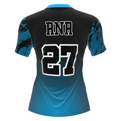 Camisa de vôlei feminina com estampa splash azul e preta, detalhes modernos, número grande na frente e nas costas, nome personalizado e gola azul, cobrindo toda a peça.